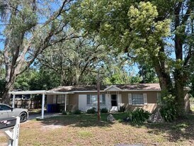 318 E 137th Ave in Tampa, FL - Building Photo