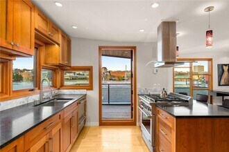 3146 Portage Bay Pl E in Seattle, WA - Building Photo - Building Photo