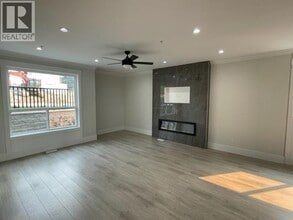 13639-1232A 232a St in Maple Ridge, BC - Building Photo - Building Photo