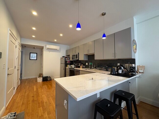 175 Newbury St in Boston, MA - Building Photo - Building Photo