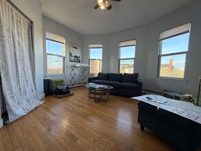 8 Eldora St, Unit 3 in Boston, MA - Foto de edificio - Building Photo