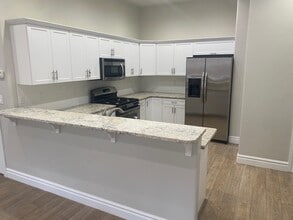 224 W Bellano Way in Centerville, UT - Building Photo - Building Photo