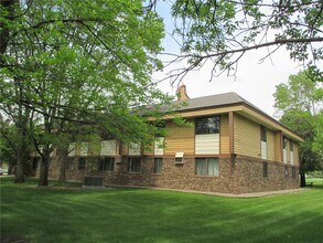 701 N 7th St-Unit -201 in Olivia, MN - Building Photo - Building Photo