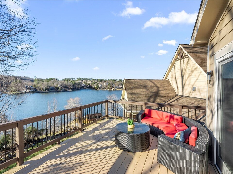 2816 Inlet Shore Dr in Fort Mill, SC - Building Photo