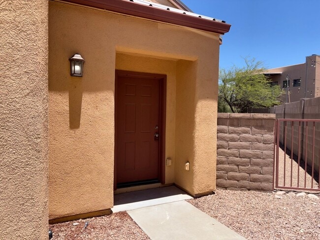 896 W Calle Estrella De Noche in Tucson, AZ - Building Photo - Building Photo