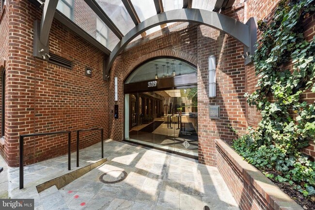 3299 Water St NW in Washington, DC - Building Photo - Building Photo