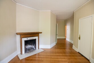 2216 E Ivanhoe Pl in Milwaukee, WI - Foto de edificio - Building Photo