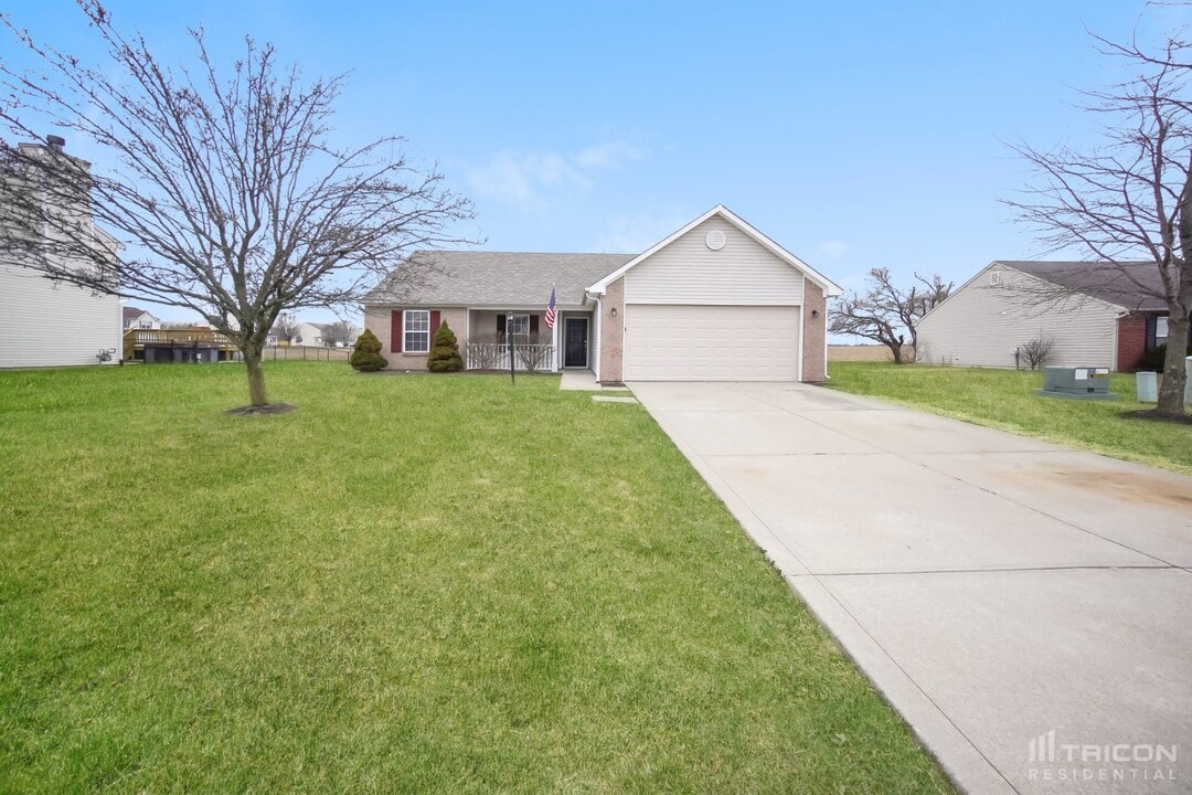 774 Appaloosa Dr in Bargersville, IN - Building Photo