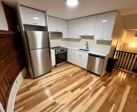 25 Bow St, Unit 1 in Somerville, MA - Foto de edificio - Building Photo