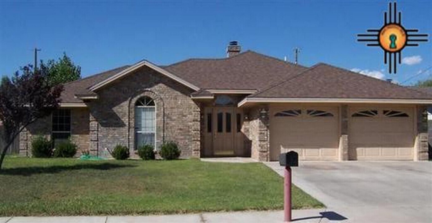 2110 W Briscoe Ave in Artesia, NM - Building Photo