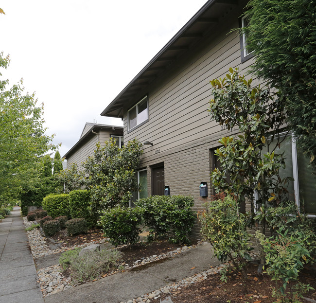 Truman's Square Apartments in Portland, OR - Foto de edificio - Building Photo