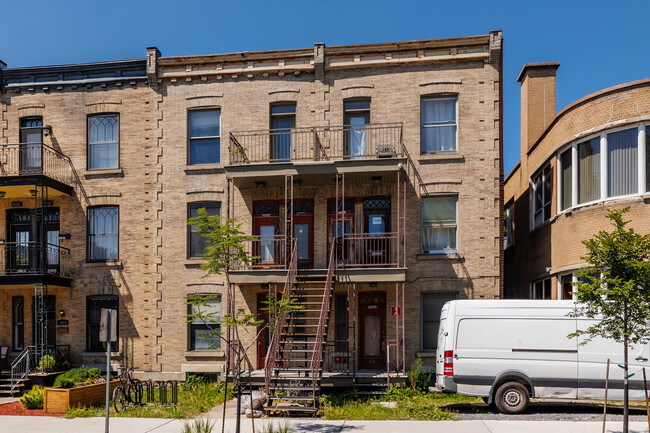 3447 Saint-Antoine Rue O in Westmount, QC - Building Photo - Building Photo