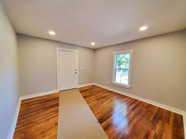 1081 Main St in Woburn, MA - Building Photo - Building Photo
