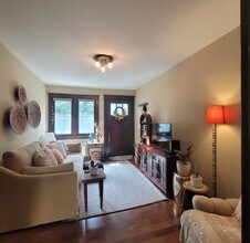 375 S Shaffer St in Orange, CA - Foto de edificio - Building Photo