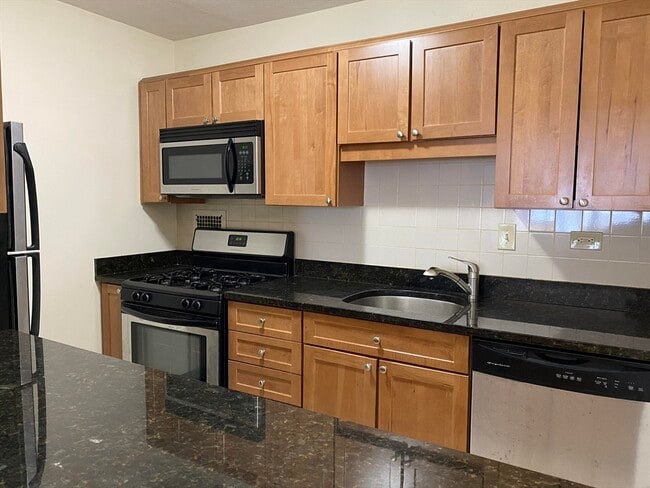 8 Whittier Pl in Boston, MA - Building Photo - Building Photo