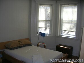 211 Park Dr, Unit 1A in Boston, MA - Foto de edificio - Building Photo