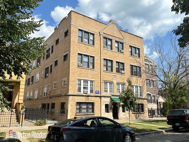 820 W Waveland Ave, Unit M02B