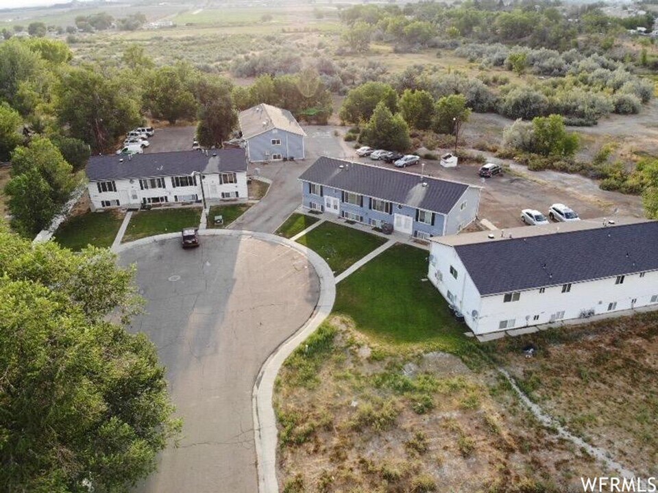 108 E Richelman Ln in Wellington, UT - Building Photo