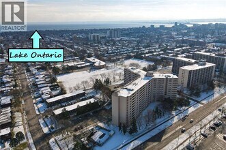 700 Dynes Rd in Burlington, ON - Building Photo - Building Photo