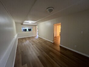 656 Gatensbury St in Coquitlam, BC - Building Photo - Building Photo