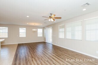 577 Comodo St in Henderson, NV - Building Photo - Building Photo