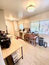 1223 Cortez Dr, Unit 8 in Sunnyvale, CA - Building Photo - Building Photo