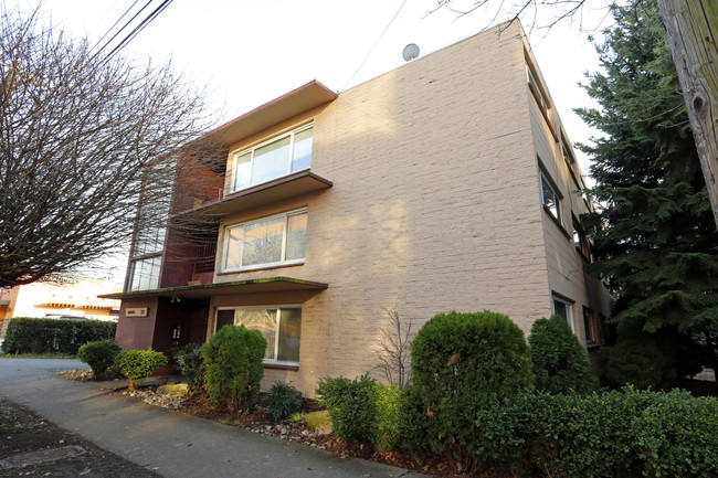 Loreto Apartments in Seattle, WA - Building Photo - Building Photo