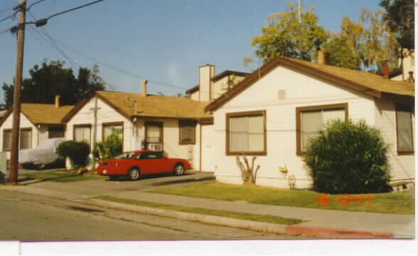 525 Cleveland St in Redwood City, CA - Foto de edificio - Building Photo