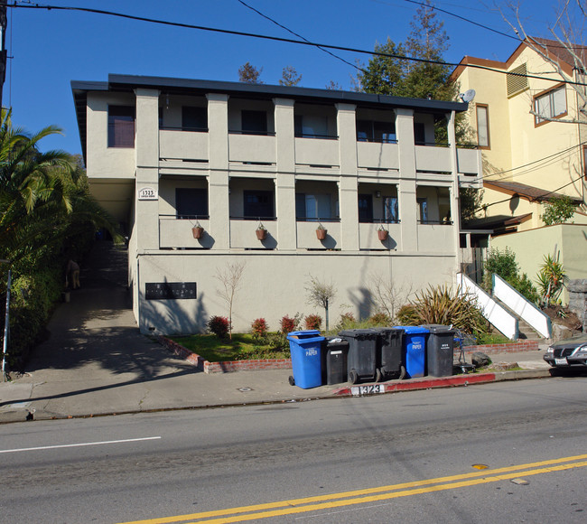 1323 Lincoln Ave in San Rafael, CA - Foto de edificio - Building Photo