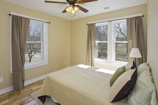 219 5th St SE in Minneapolis, MN - Building Photo