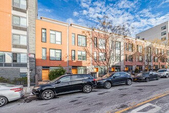 Navy Green Townhouses in Brooklyn, NY - Foto de edificio - Building Photo