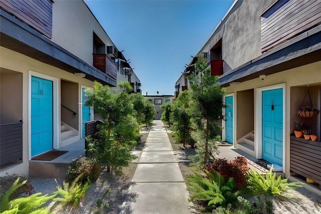 1305 N Garfield Ave in Pasadena, CA - Building Photo
