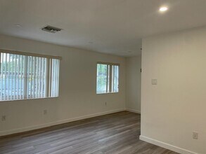 802 N 58th Ave-Unit -LEFT in Hollywood, FL - Building Photo - Building Photo