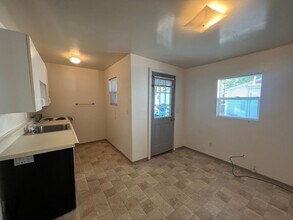 278 Idaho St-Unit -17 in Ashland, OR - Building Photo - Building Photo