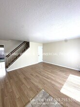 2137 SE Oak St in Portland, OR - Building Photo - Building Photo