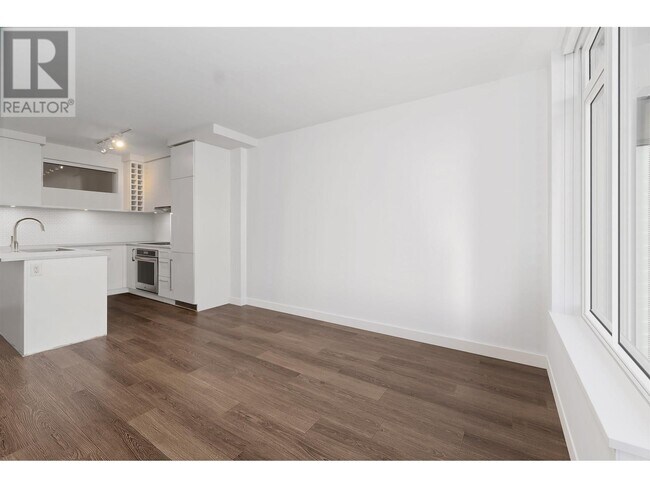 668-2668 Columbia St in New Westminster, BC - Building Photo - Building Photo