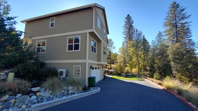 203 Chief Kelly Dr in Nevada City, CA - Building Photo - Building Photo