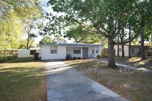 522 Oakland Rd in Auburndale, FL - Building Photo