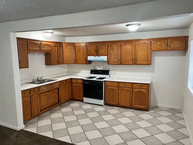 8401 Lexington Ave in Bakersfield, CA - Building Photo - Building Photo