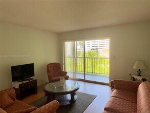 201 178th Dr in Sunny Isles Beach, FL - Building Photo - Building Photo