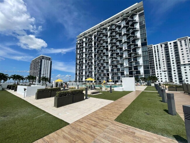 5252 NW 85th Ave, Unit 1809 in Doral, FL - Building Photo - Building Photo