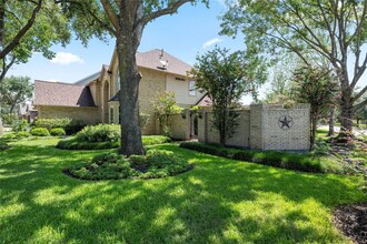 7502 Holly Court Estates in Houston, TX - Building Photo - Building Photo