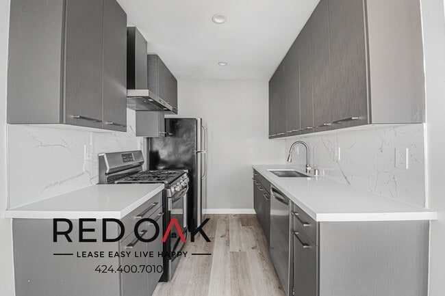 property at 514 S Mariposa Ave