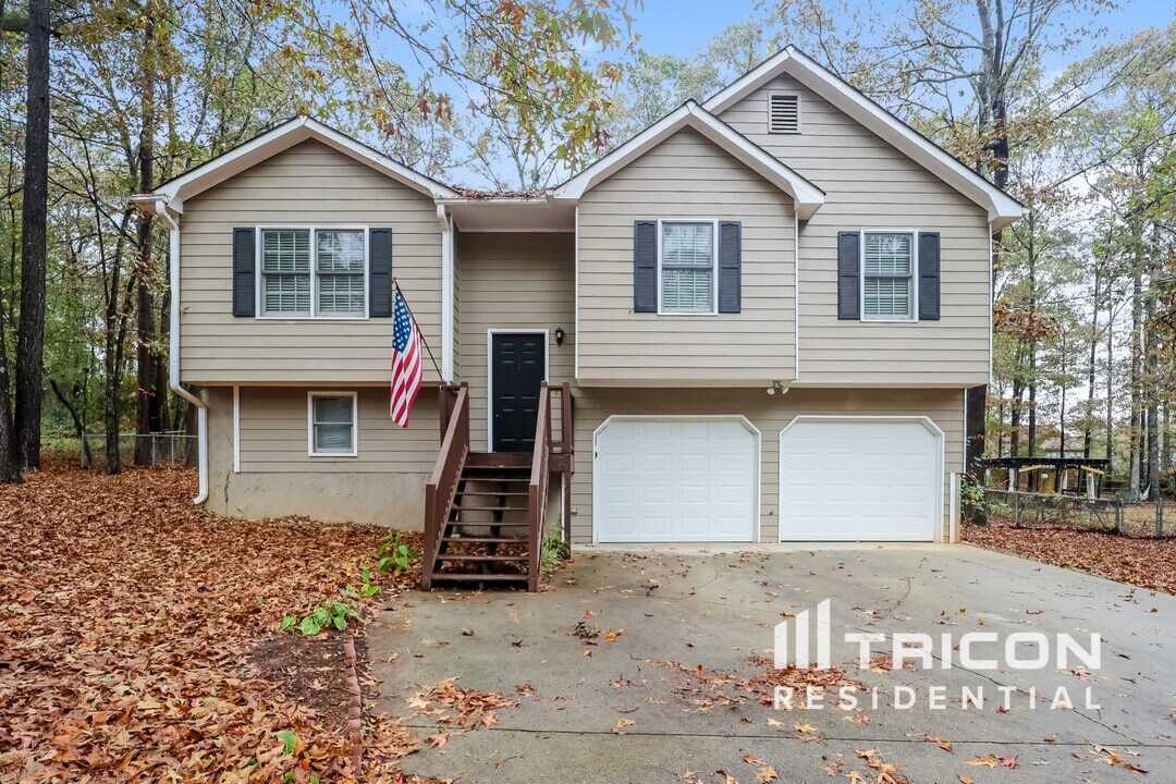 645 Dillon Dr in Douglasville, GA - Building Photo