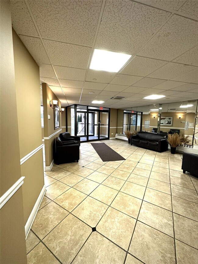 560 Halstead Ave in Harrison, NY - Building Photo - Building Photo