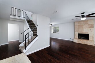 1 Ground Brier Ct in Spring, TX - Foto de edificio - Building Photo