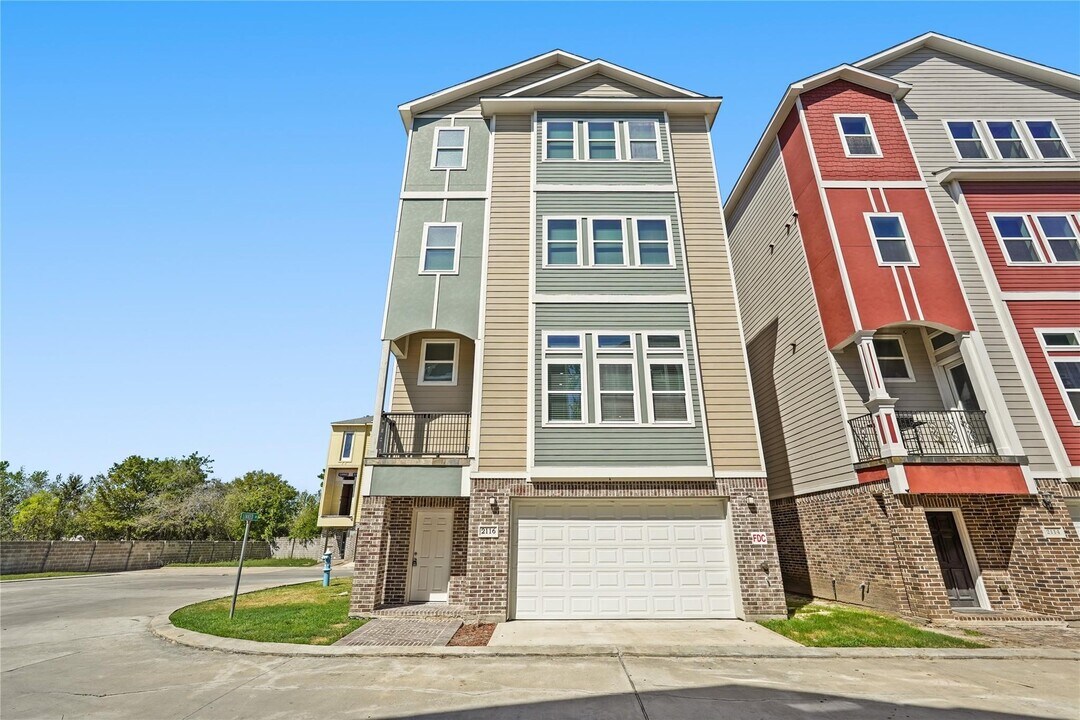 2116 Bidwell Dr in Houston, TX - Building Photo