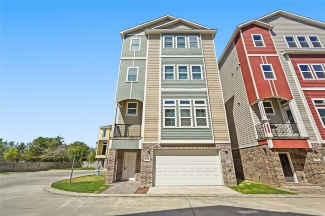 property at 2116 Bidwell Dr