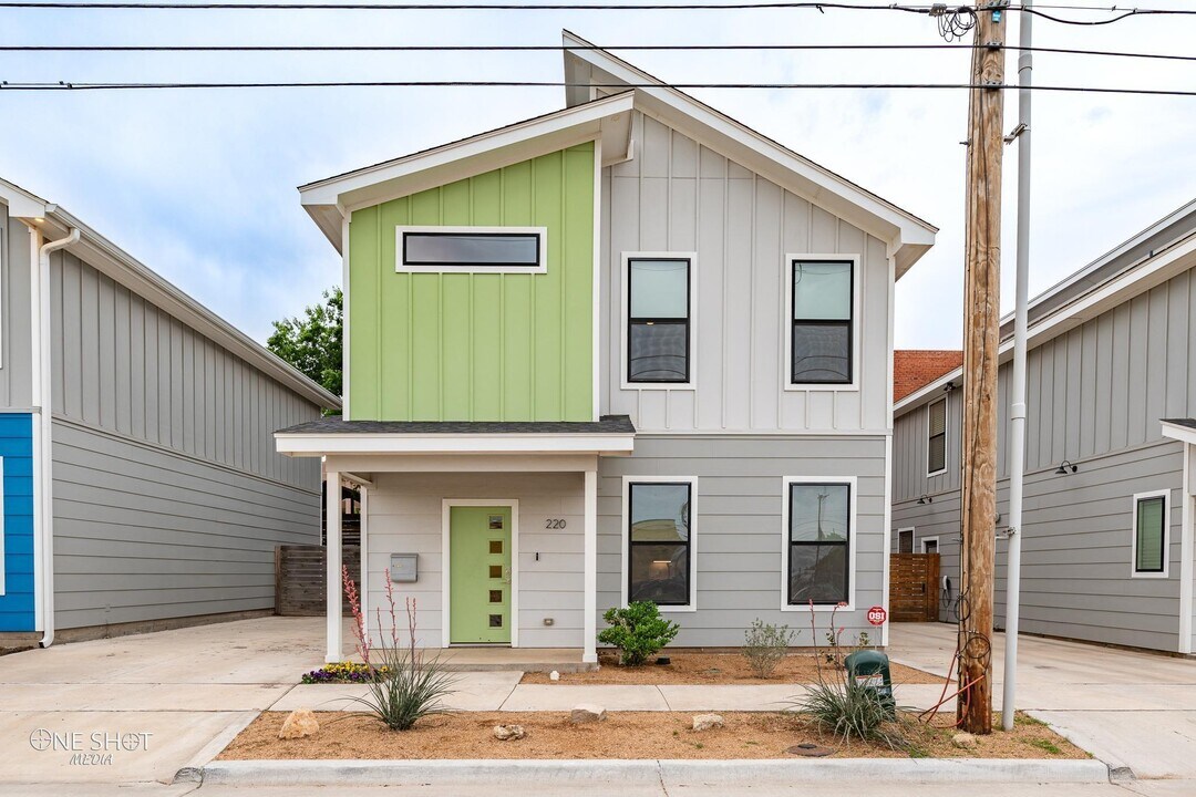 220 Pecan St in Abilene, TX - Building Photo
