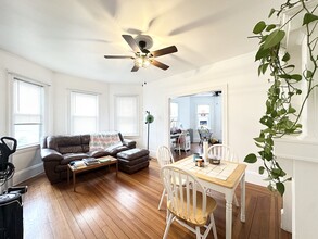 47 Lancaster St, Unit 1 in Providence, RI - Foto de edificio - Building Photo